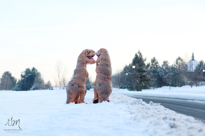 Los dinosaurios se han extinguido, pero el amor verdadero está vivo!