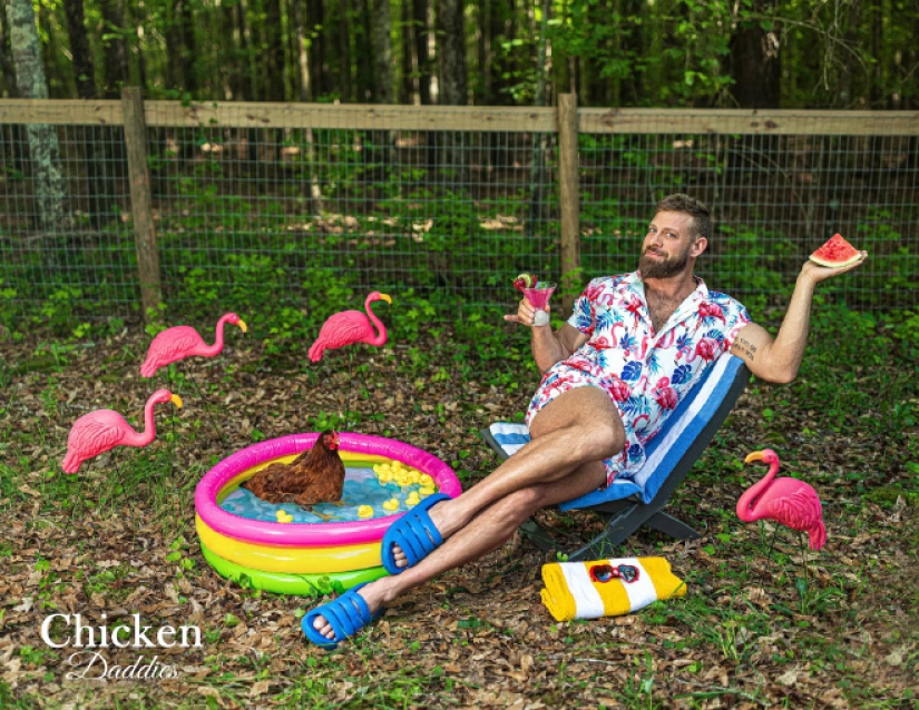 Los granjeros y sus gallinas en el calendario Chicken Daddies 2024