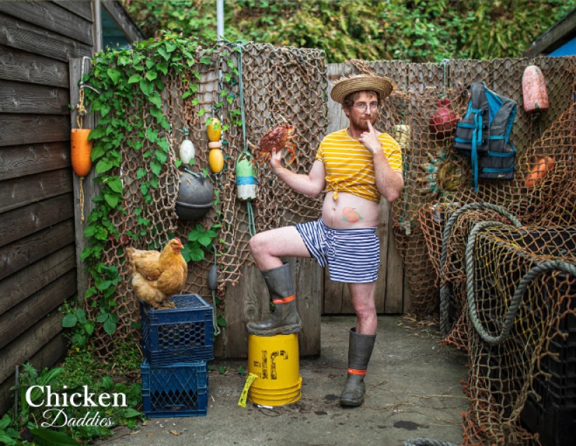 Los granjeros y sus gallinas en el calendario Chicken Daddies 2024