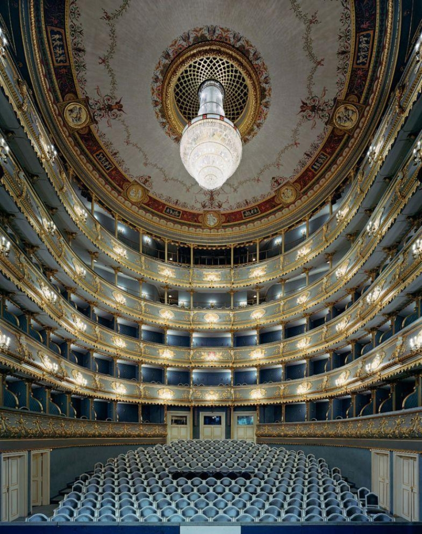 Los interiores más impresionantes de los teatros de ópera más famosos del mundo. Los interiores más impresionantes de los teatros de ópera más famosos del mundo.