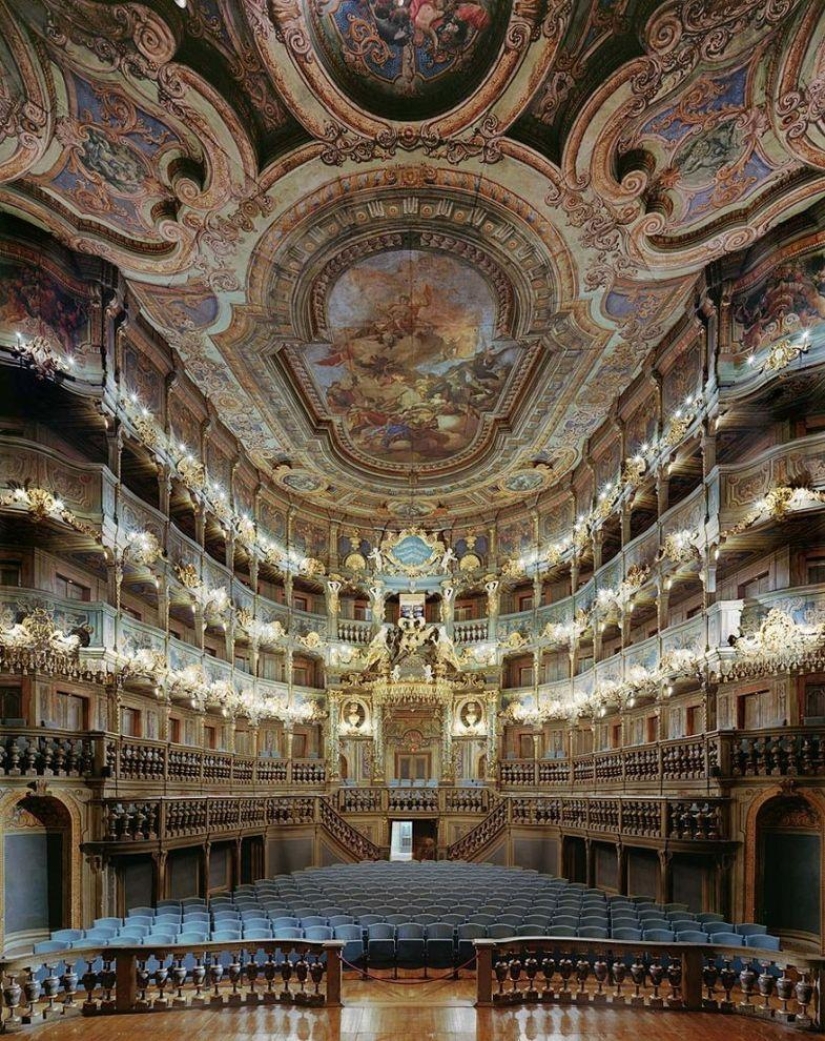 Los interiores más impresionantes de los teatros de ópera más famosos del mundo. Los interiores más impresionantes de los teatros de ópera más famosos del mundo.