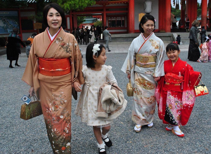 Los niños más encantadores en las vacaciones infantiles en Japón