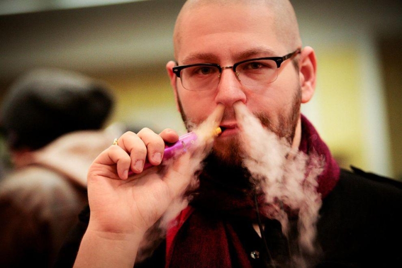 Los vapers son una nueva subcultura generada por los cigarrillos electrónicos Los vapers son una nueva subcultura generada por los cigarrillos electrónicos