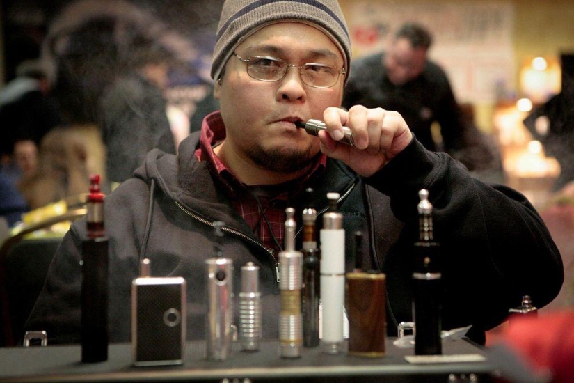 Los vapers son una nueva subcultura generada por los cigarrillos electrónicos Los vapers son una nueva subcultura generada por los cigarrillos electrónicos