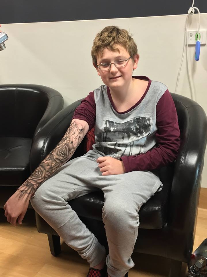 Maestro de Nueva Zelanda hace hermosos tatuajes para niños enfermos Maestro de Nueva Zelanda hace hermosos tatuajes para niños enfermos