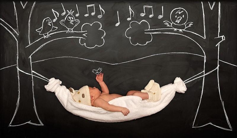 Mamá toma una foto del bebé en el "Tablero de aventuras" Mamá toma una foto del bebé en el "Tablero de aventuras"