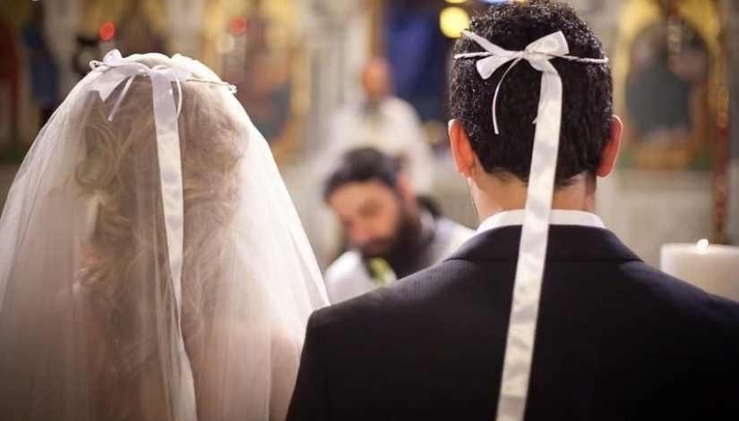 Mandatory traditions that are observed at a Greek wedding