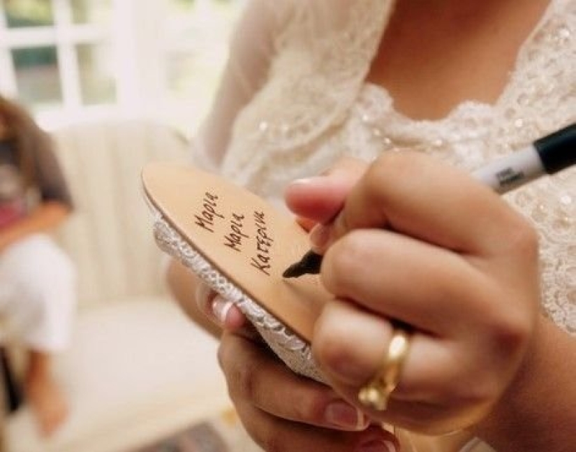 Mandatory traditions that are observed at a Greek wedding
