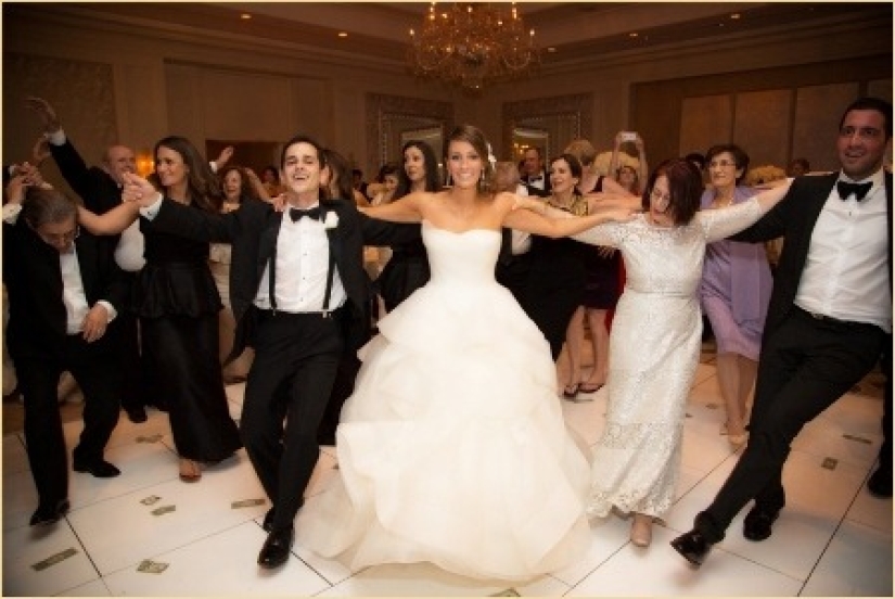 Mandatory traditions that are observed at a Greek wedding