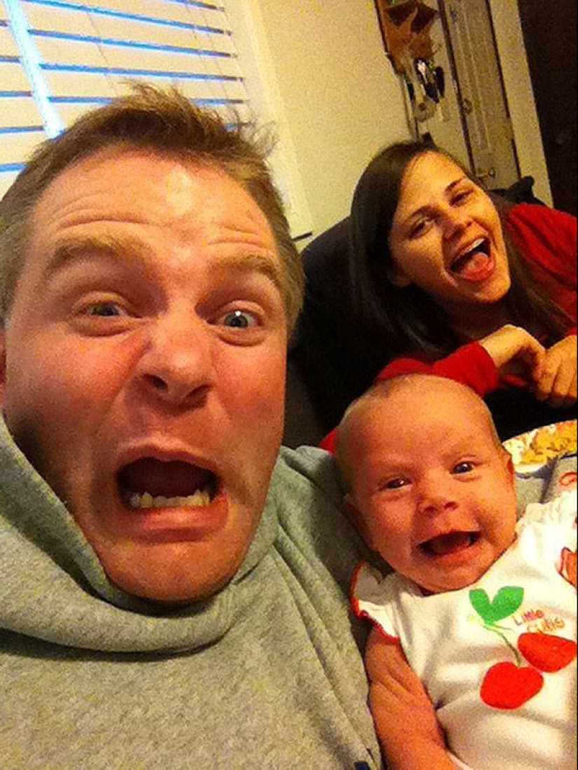 Manzana de un manzano: un padre joven es fotografiado con una hija recién nacida