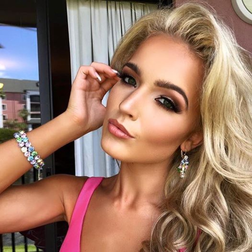 Manzana del manzano: hermosa madre e hija acaban de volar un concurso de belleza Manzana del manzano: hermosa madre e hija acaban de volar un concurso de belleza