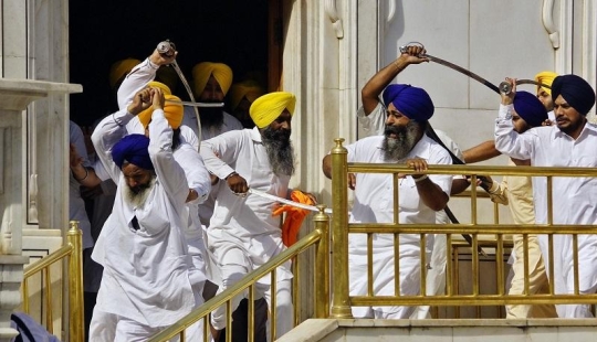 Massacre with swords in the Golden Temple