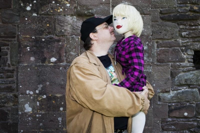 Men and dolls Men and dolls