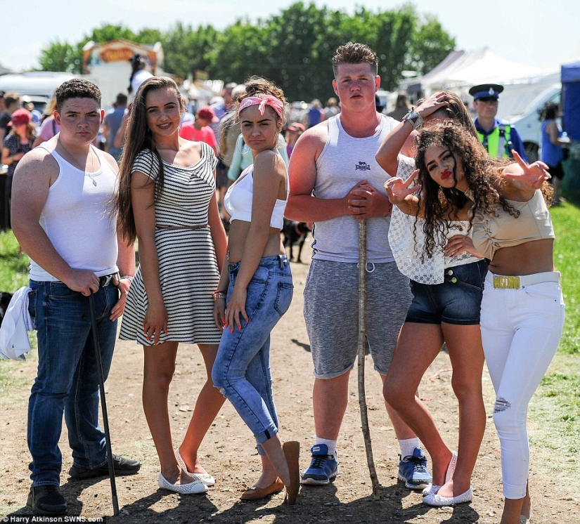 Mezclados en un grupo de caballos, personas: lo que miles de gitanos están haciendo en la Feria del Caballo de Appleby