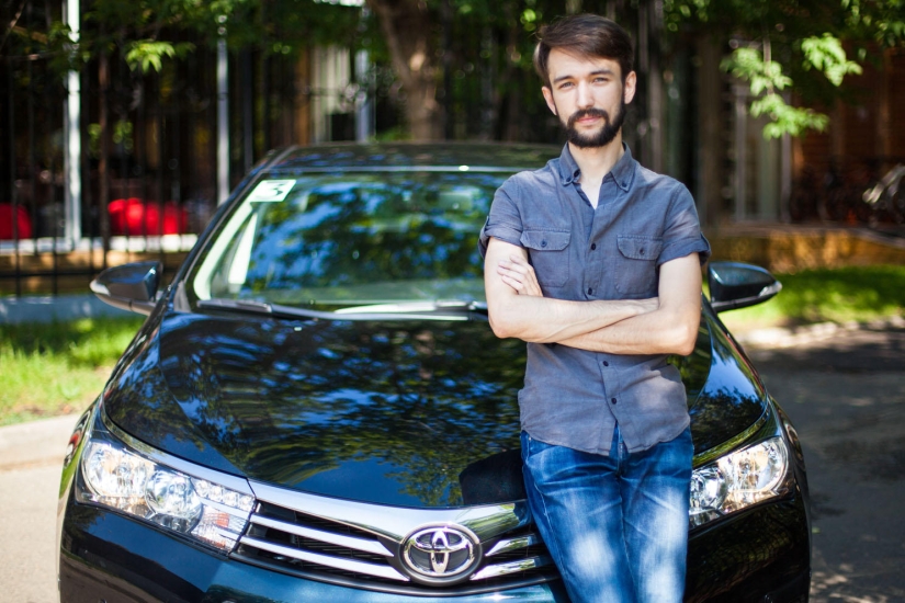 Mikhail Komarov: "Oficina y automóvil como imagen de inicio"