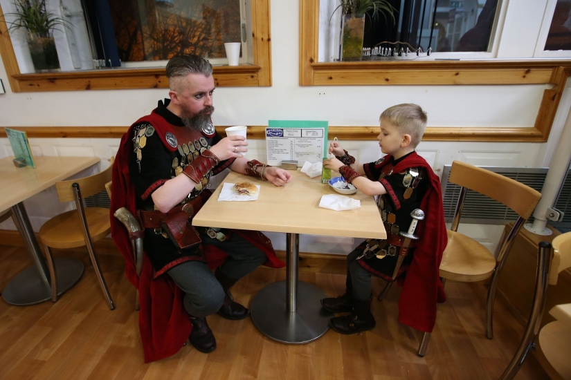 Miles de escoceses entran en el paraíso escandinavo