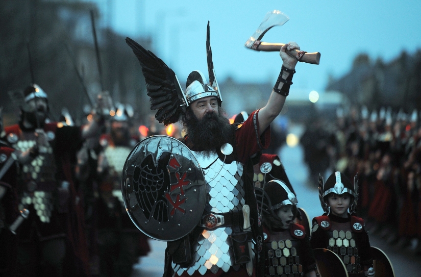 Miles de escoceses entran en el paraíso escandinavo