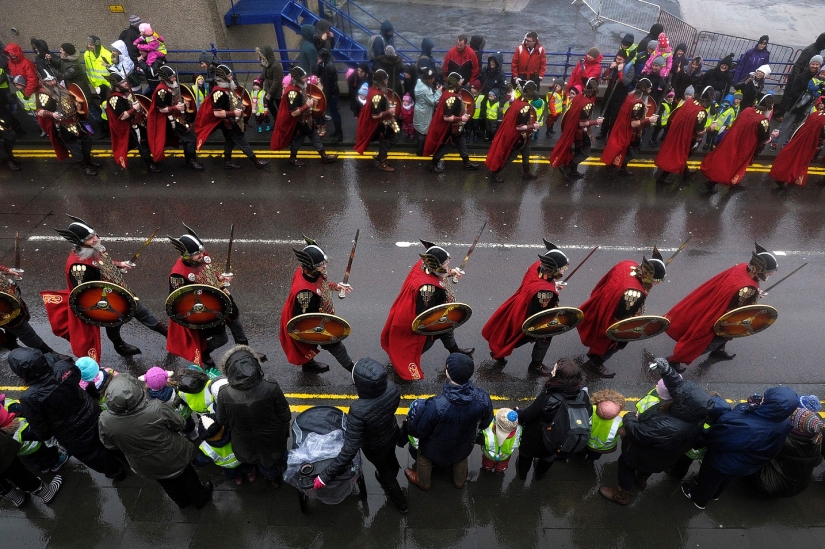 Miles de escoceses entran en el paraíso escandinavo