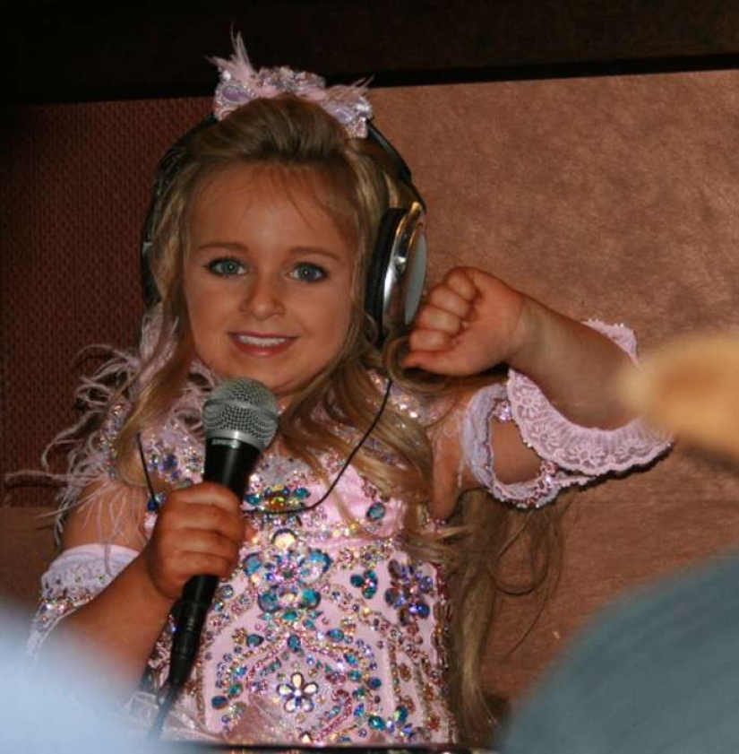 Millionaire at 9 years old: how does a girl who is richer than her mother live