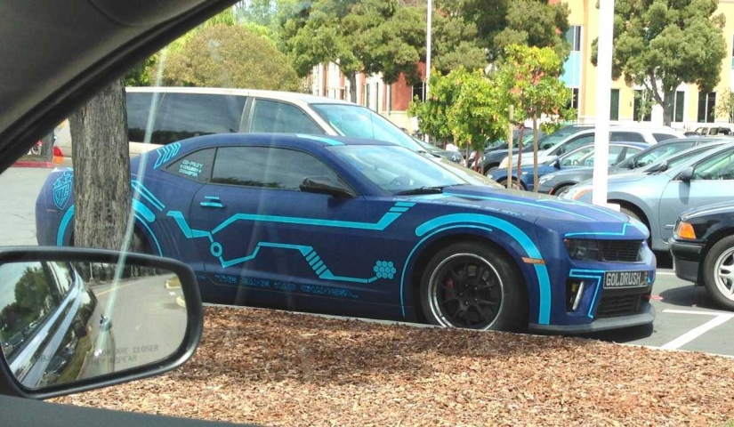 Millionaire&#39;s Parking Lot: Luxurious Cars Parked Outside Facebook&#39;s California Headquarters