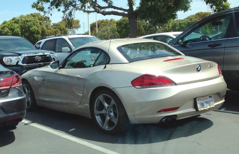 Millionaire&#39;s Parking Lot: Luxurious Cars Parked Outside Facebook&#39;s California Headquarters