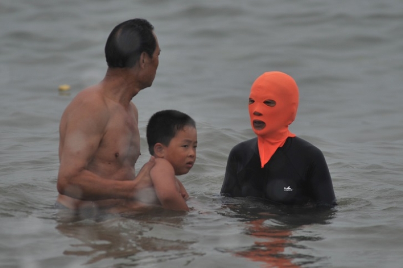 Moda en las playas chinas - facekini