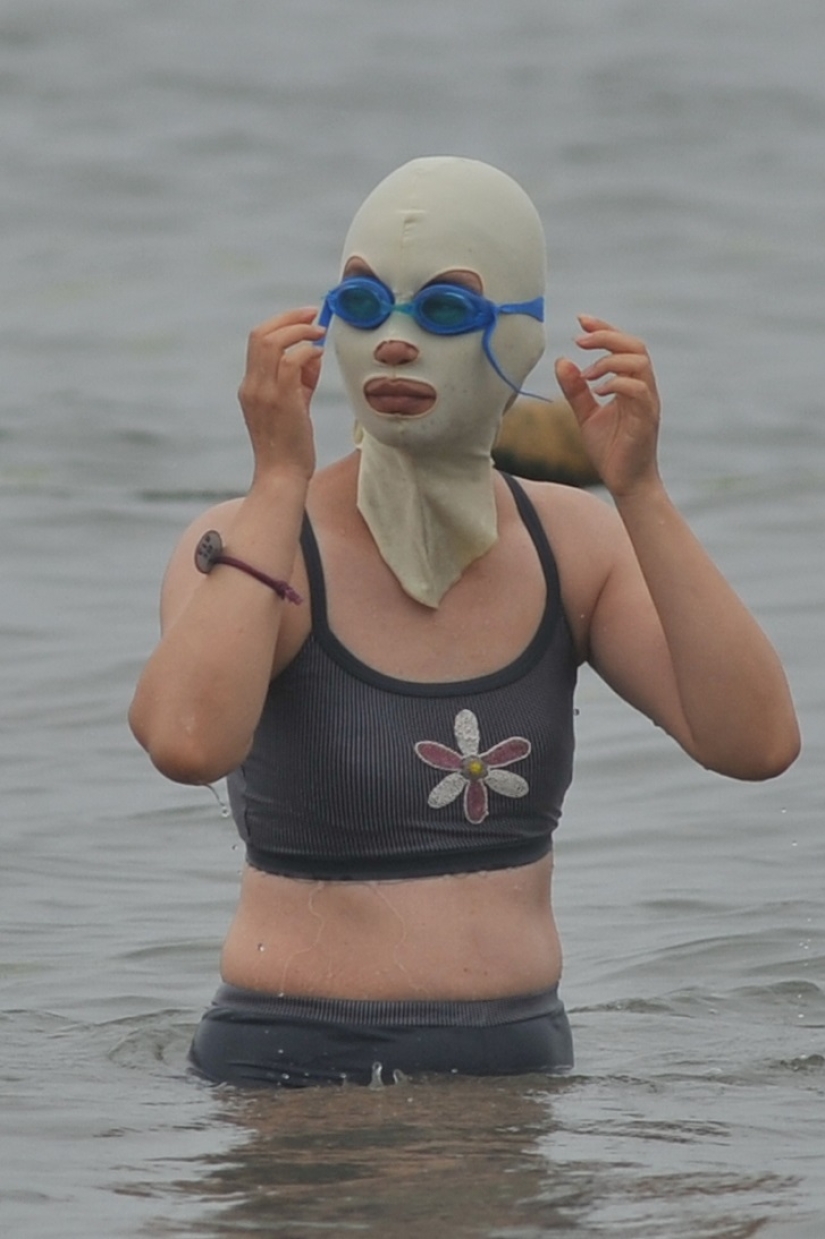 Moda en las playas chinas - facekini
