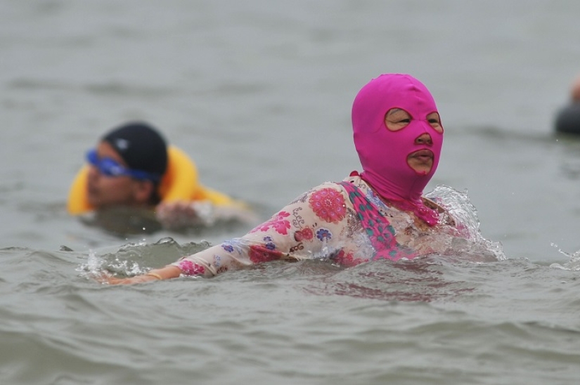 Moda en las playas chinas - facekini