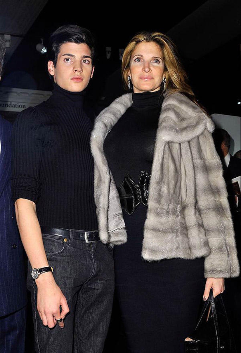 Model and mother rolled into one