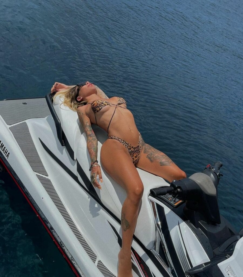 Modelo de tatuaje española caliente Paula Gonzalez