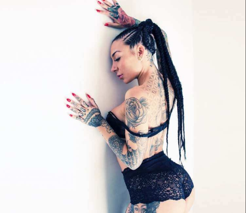 Modelo de tatuaje española caliente Paula Gonzalez