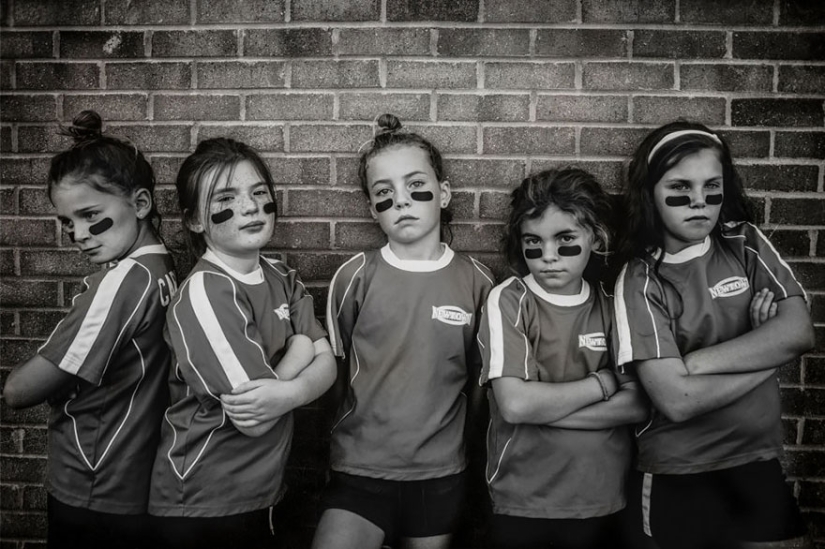 Mom takes pictures of her fearless daughters