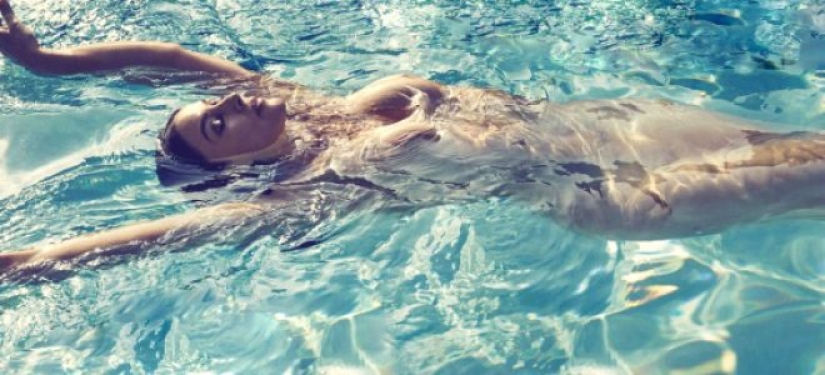 Monica Bellucci habló sobre sexo después de los 50 y protagonizó desnuda para la revista Paris Match