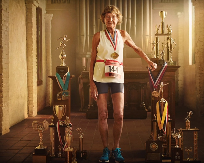 monja triatleta de 86 años protagonizó un comercial de Nike