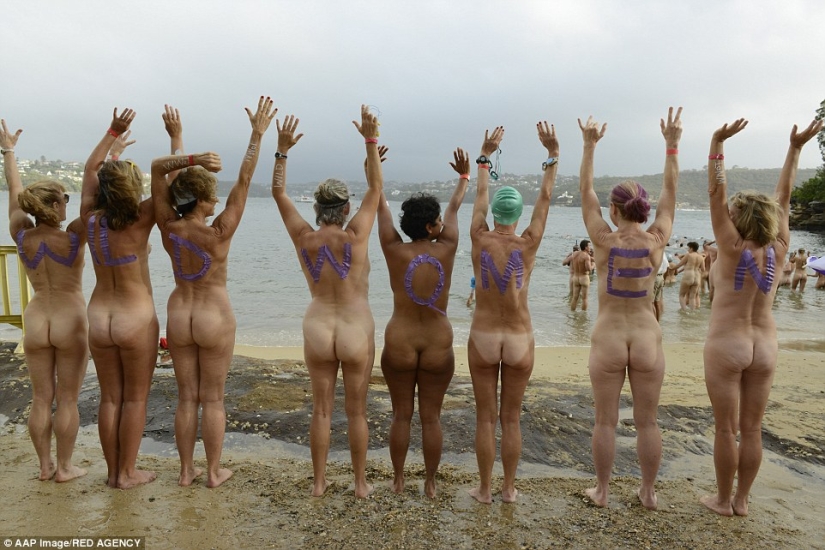 More than a thousand Australians bathed naked in Sydney
