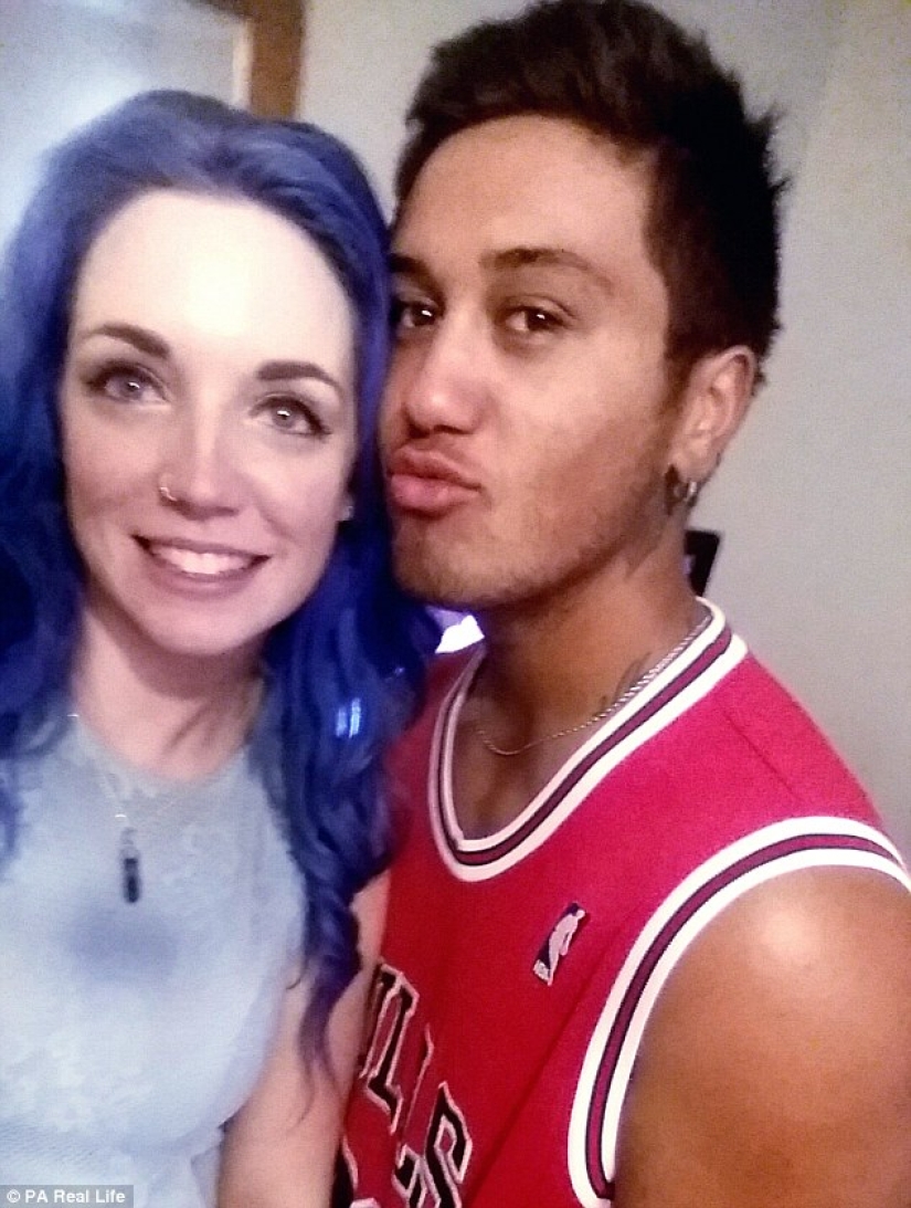 Mujer australiana embarazada continúa bailando en barra y no tiene planes de detenerse durante el parto Mujer australiana embarazada continúa bailando en barra y no tiene planes de detenerse durante el parto