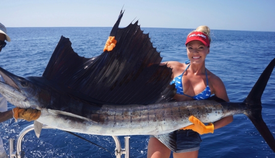 Mujer estadounidense insta a las mujeres a ir a pescar Mujer estadounidense insta a las mujeres a ir a pescar