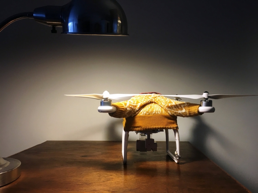 Mujer estadounidense vende suéteres de $200 para drones para hacerlos "más cómodos" Mujer estadounidense vende suéteres de $200 para drones para hacerlos "más cómodos"