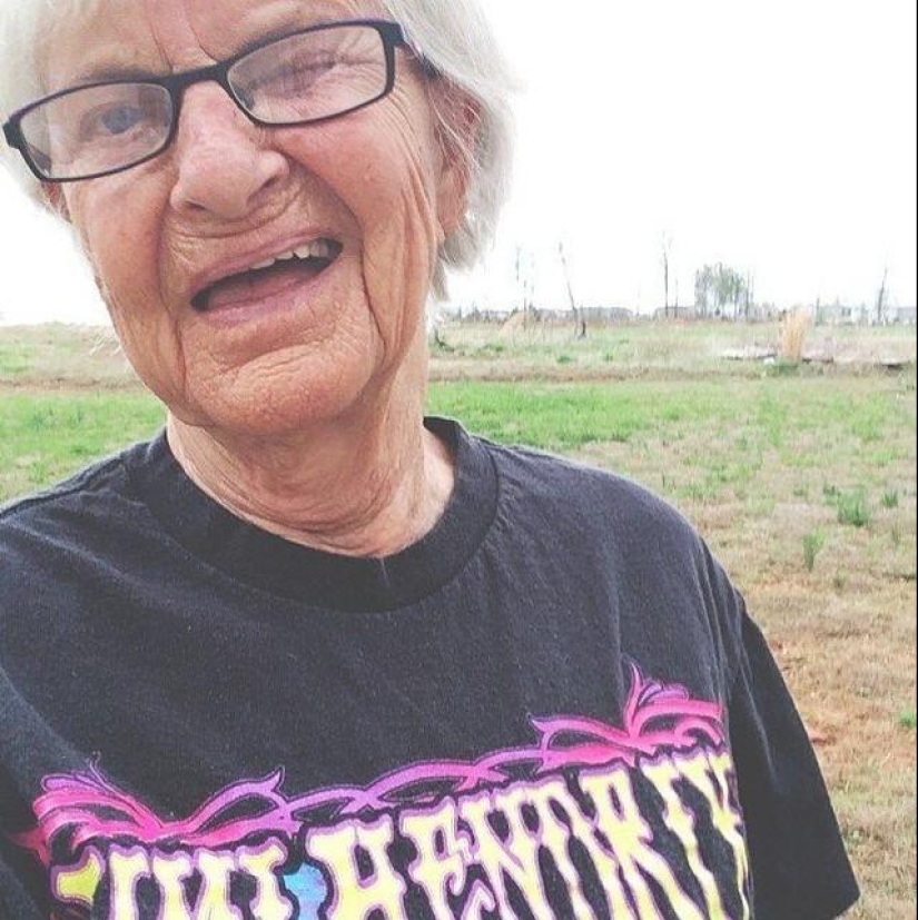 My grandmother smokes a pipe