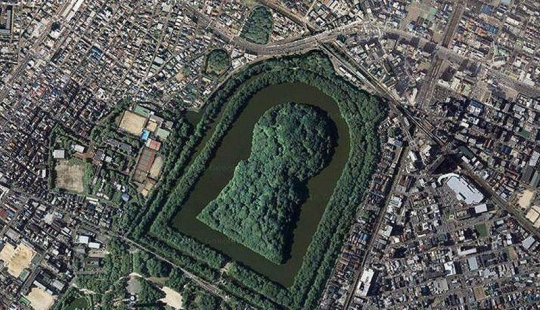 Mysterious Buildings - Kofun Mysterious Buildings - Kofun