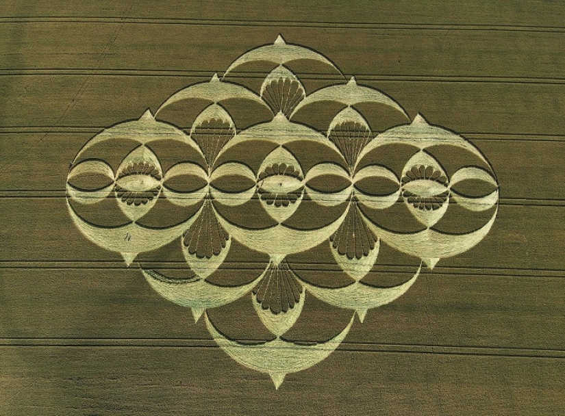 Mysterious crop circles in Wiltshire Mysterious crop circles in Wiltshire
