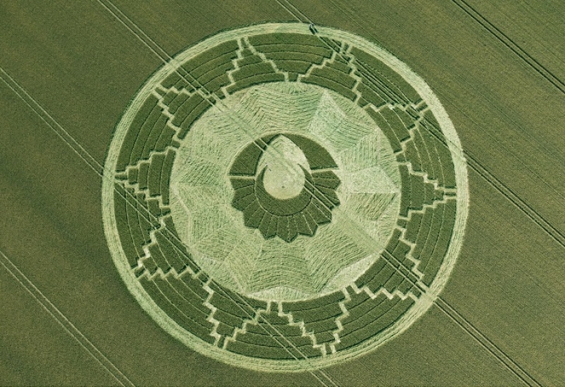 Mysterious crop circles in Wiltshire Mysterious crop circles in Wiltshire