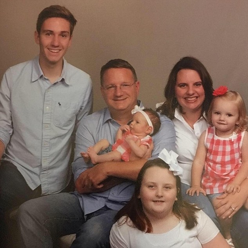 Nacido dos veces: los médicos sacaron al bebé del útero para operarlo y traerlo de vuelta