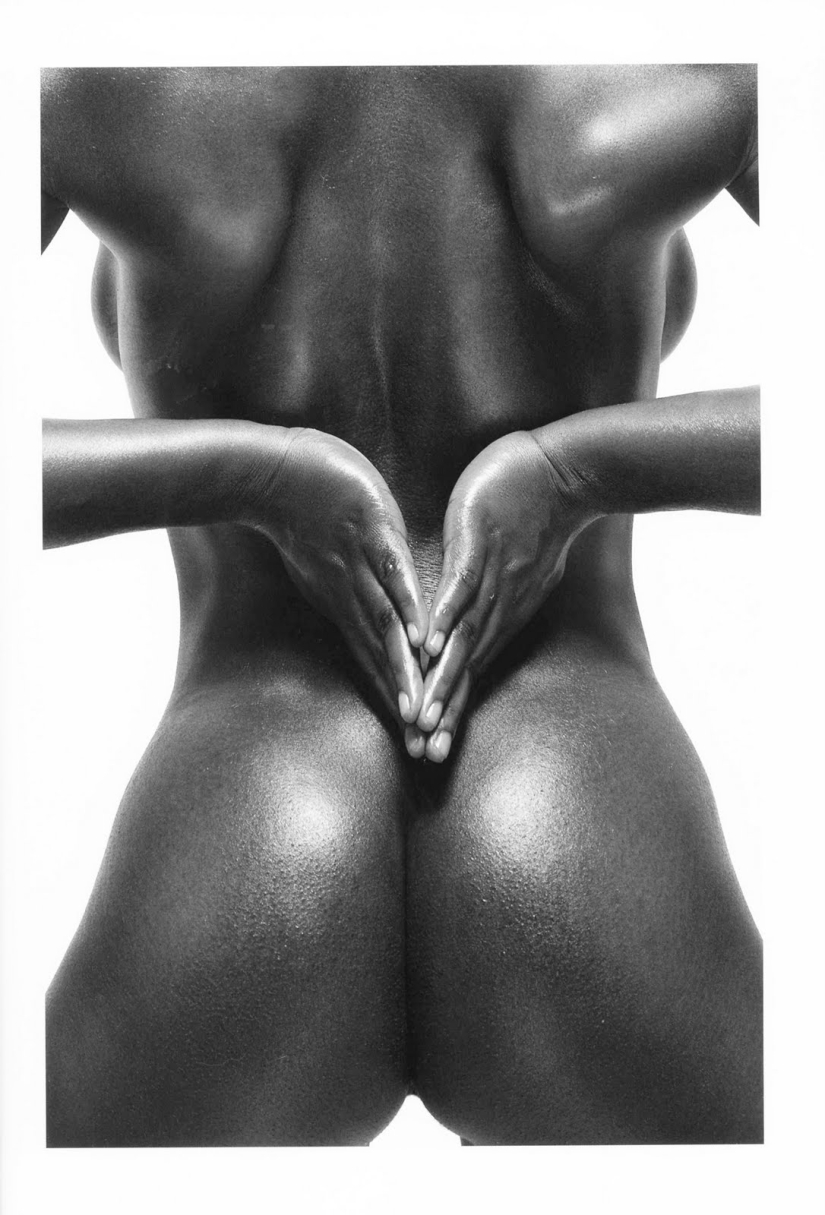 Naked beauty in Austrian: black and white nude by Sylvia Bloom Naked beauty in Austrian: black and white nude by Sylvia Bloom