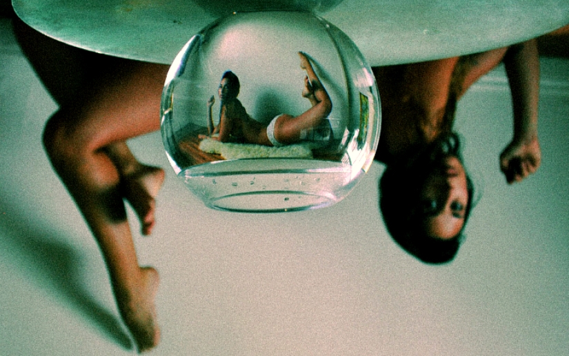 Naked Dana, filmed through an aquarium Naked Dana, filmed through an aquarium