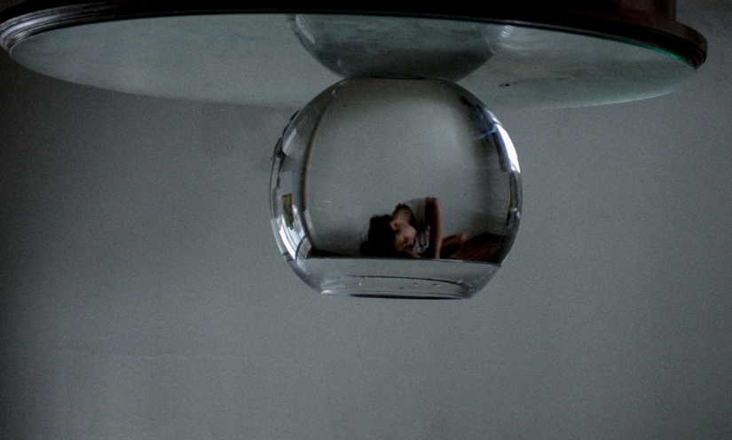 Naked Dana, filmed through an aquarium Naked Dana, filmed through an aquarium