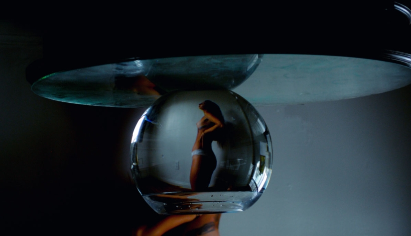 Naked Dana, filmed through an aquarium Naked Dana, filmed through an aquarium