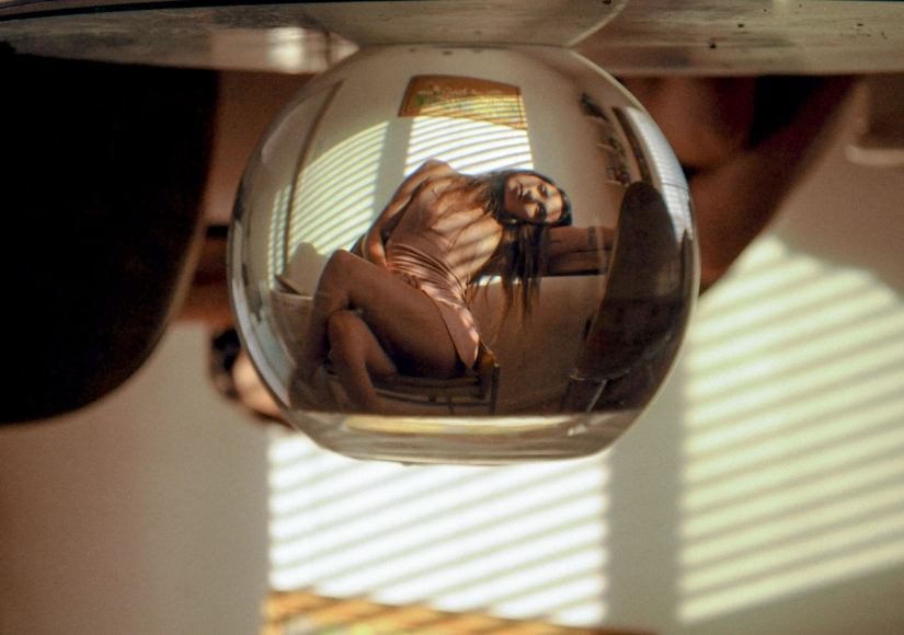 Naked Dana, filmed through an aquarium Naked Dana, filmed through an aquarium