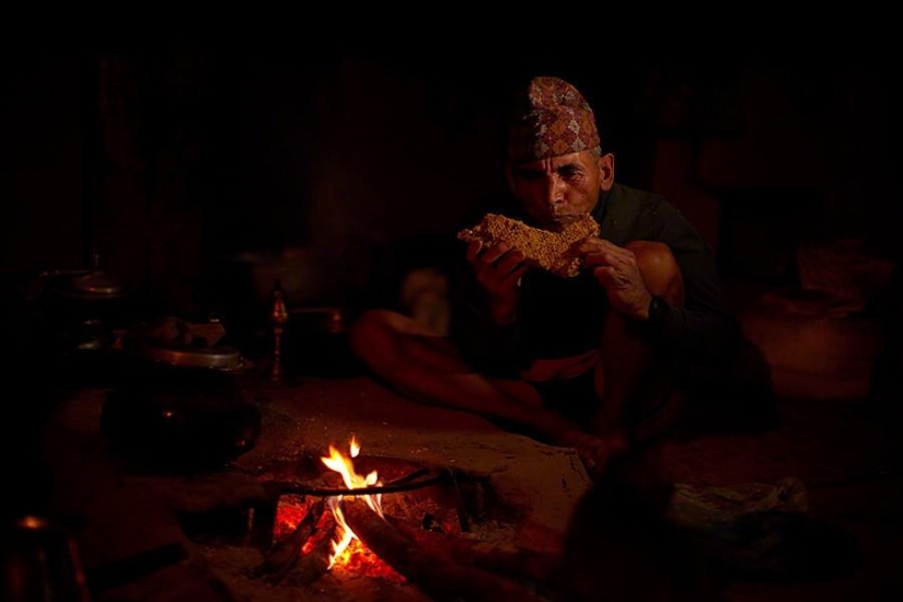 Nepalese honey hunters Nepalese honey hunters