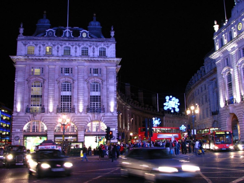 Nevsky, Broadway and 8 more wonderful streets of the world Nevsky, Broadway and 8 more wonderful streets of the world